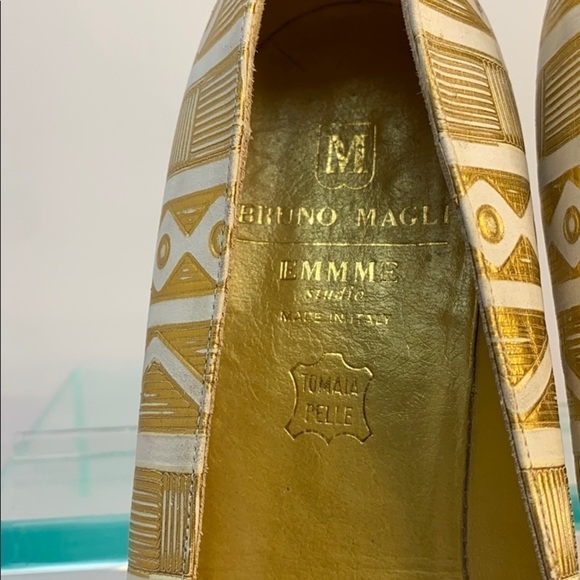 Bruno Magli Sz 6 Flat Gold White Leather Flats - Picture 9 of 11